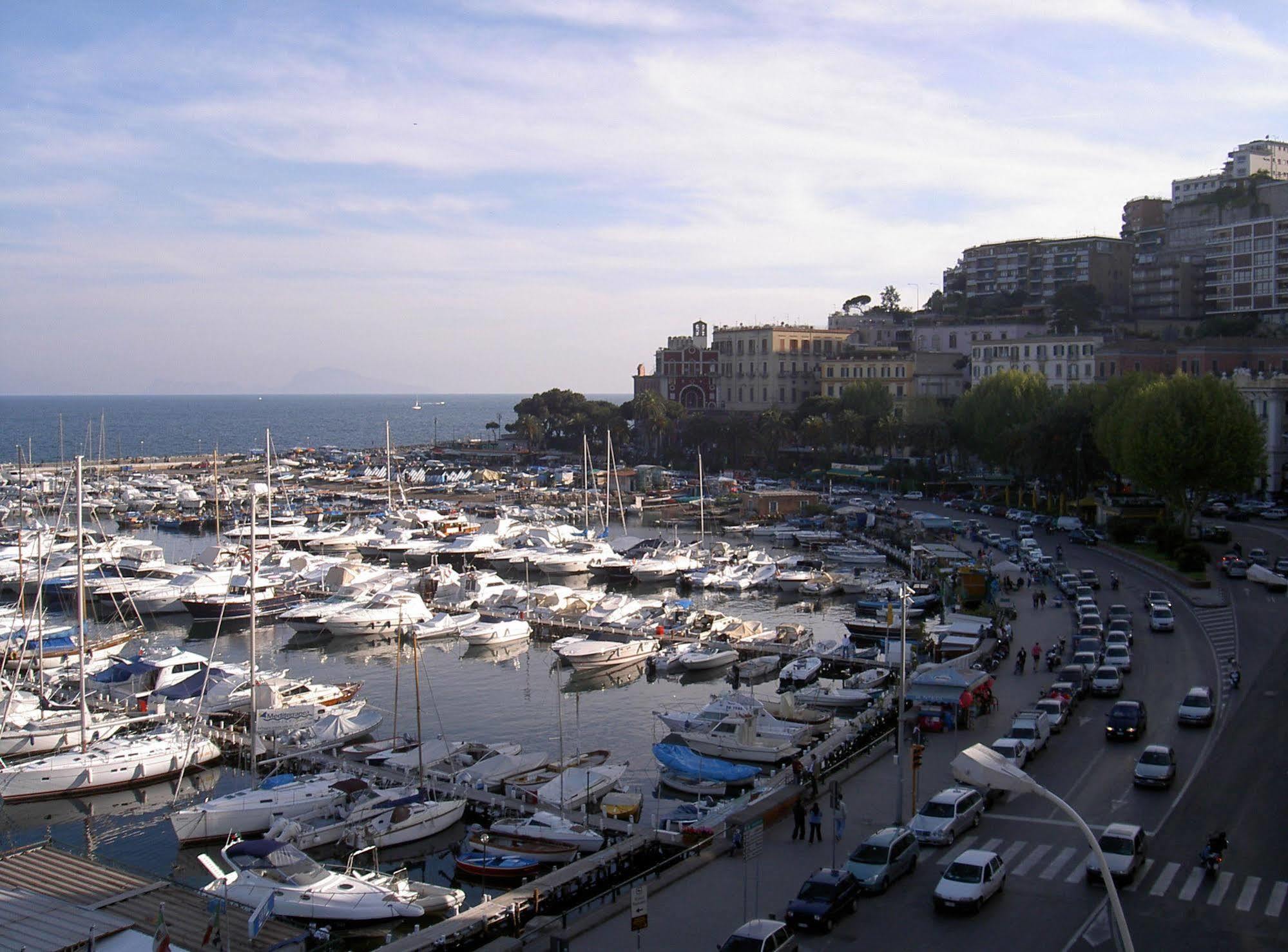 Bed & Breakfast Caracciolo 10 Napoli